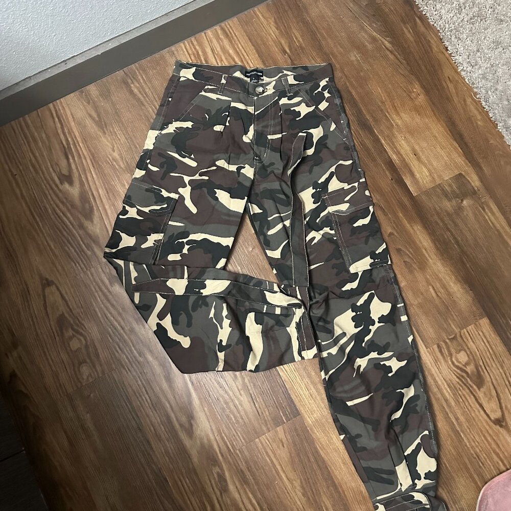 PrettyLittleThings Khaki Washed Camo Print Low Rise Tie Hem Baggy Cargo's